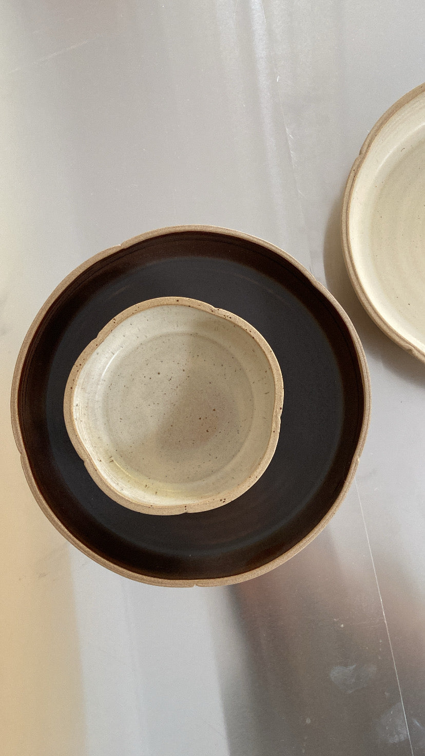 Low Bowl – Subtle Flower small beige