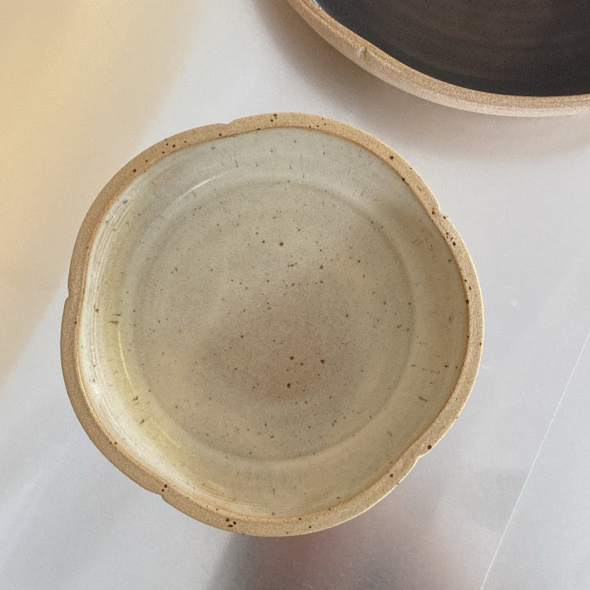 Low Bowl – Subtle Flower small beige
