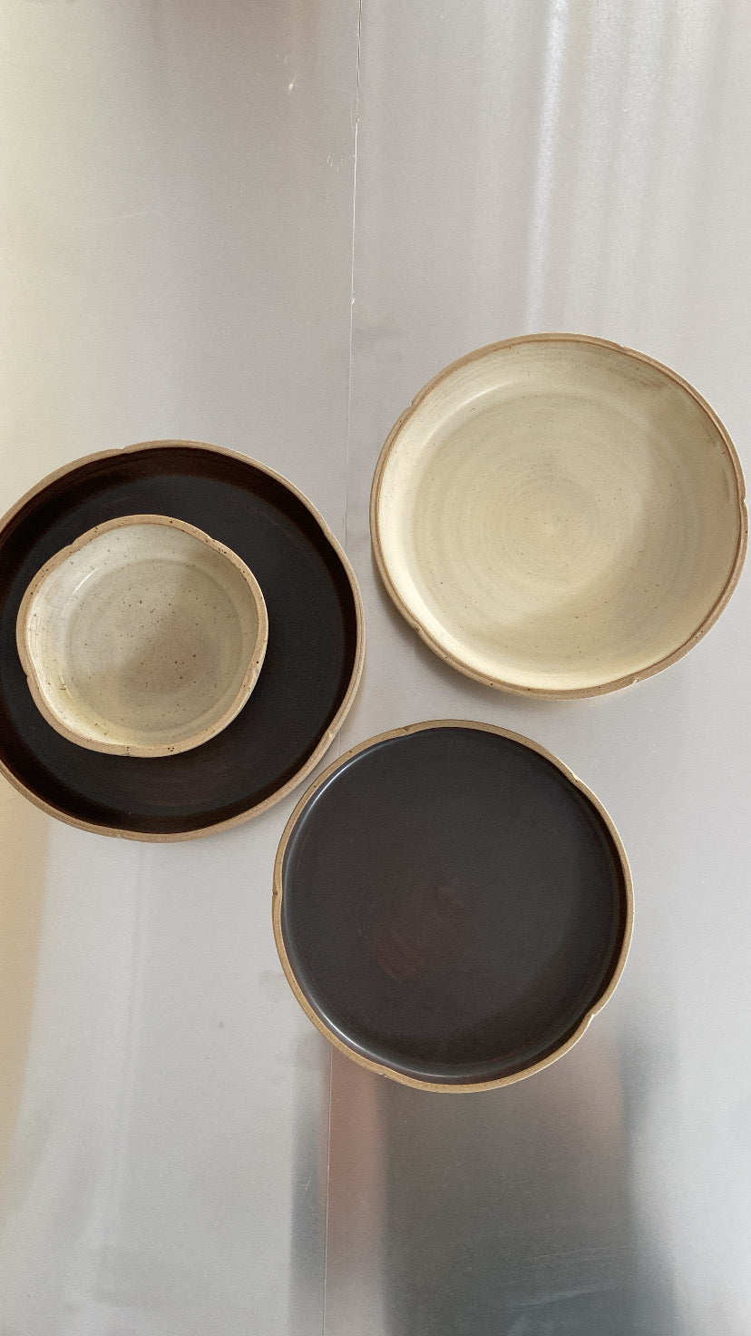 Low Bowl – Subtle Flower  medium walnut