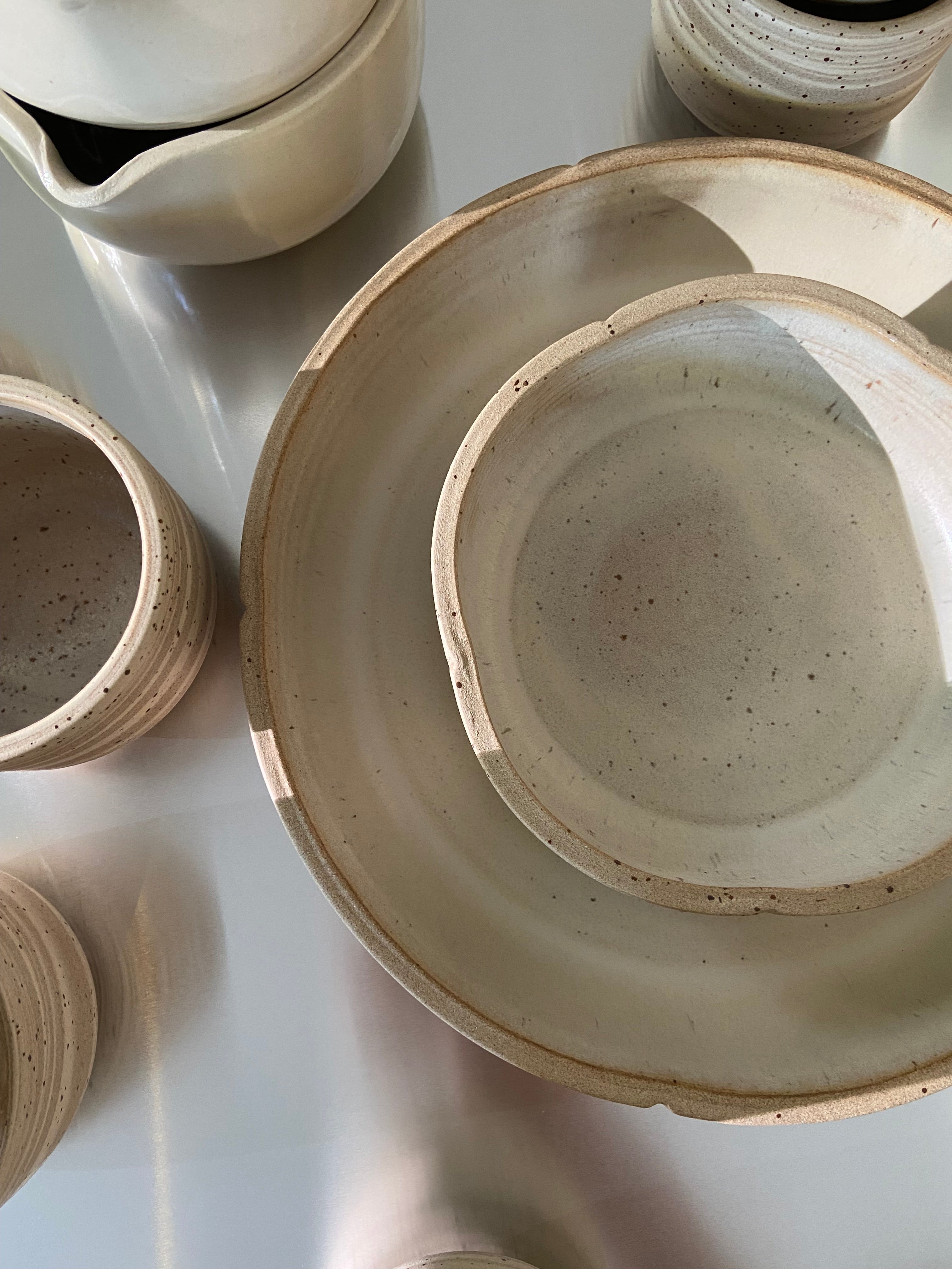Low Bowl – Subtle Flower small beige